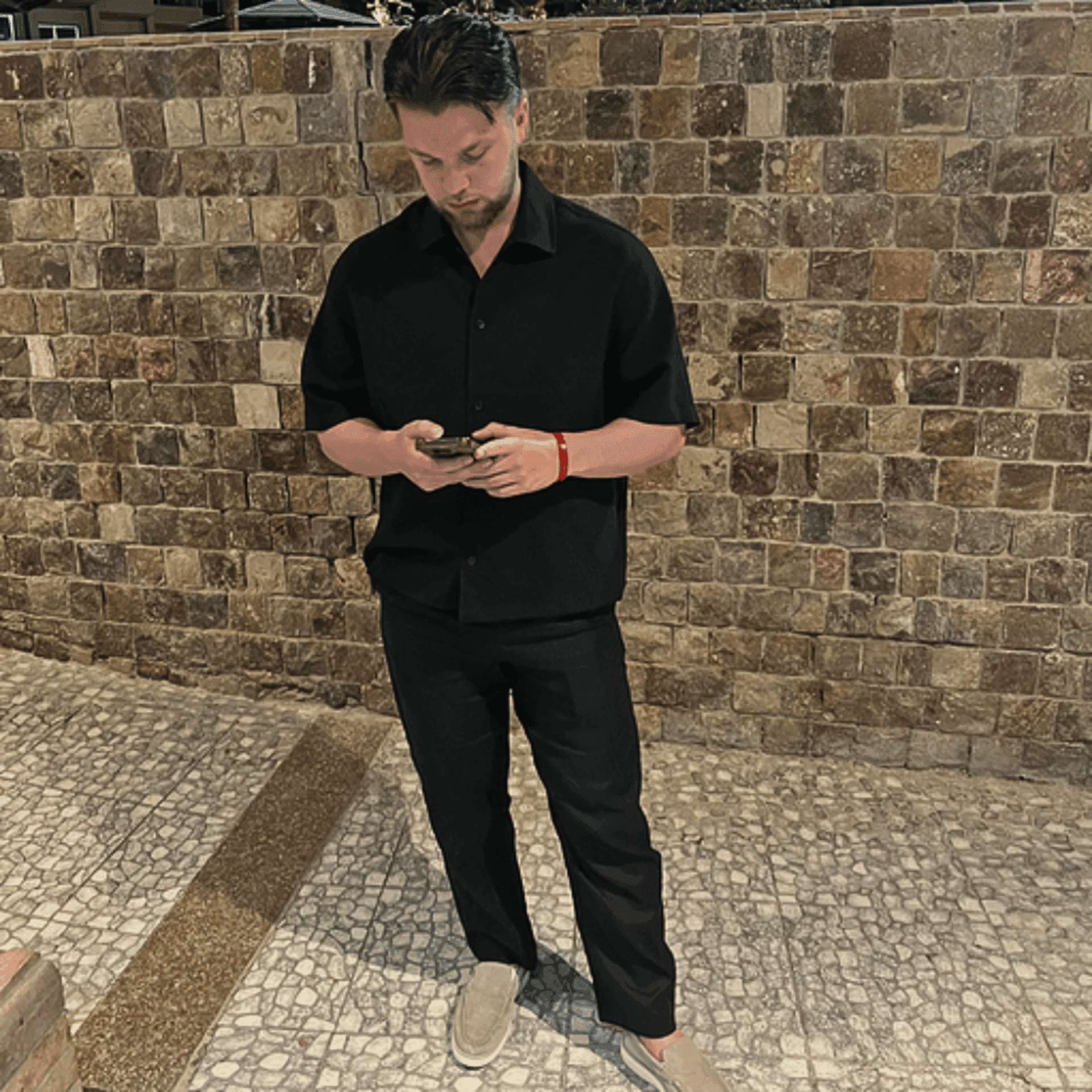Dion - 6-figure fashion dropshipper